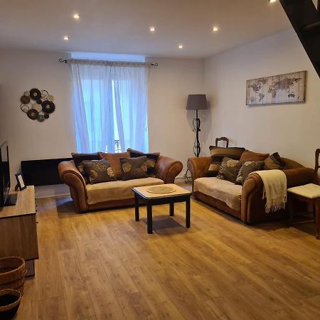 Magnifique Appartement Avec Terrasse Besseges Ngoại thất bức ảnh