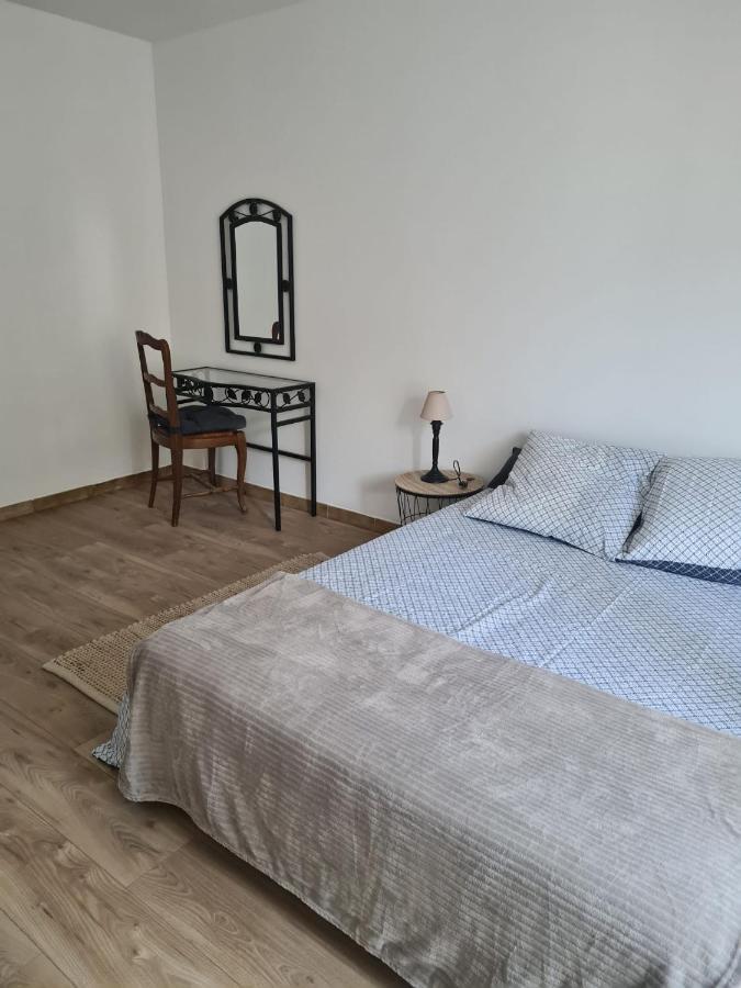 Magnifique Appartement Avec Terrasse Besseges Ngoại thất bức ảnh