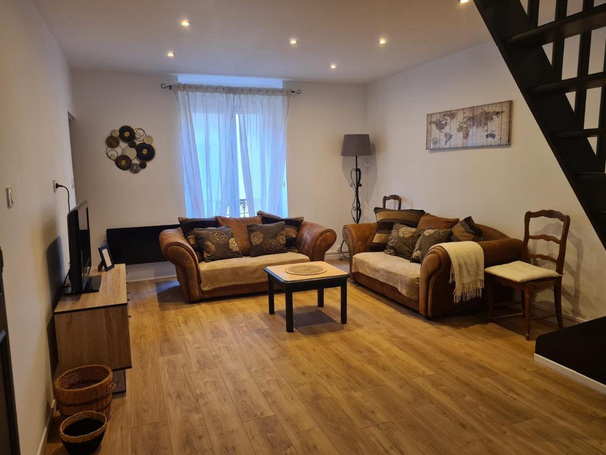 Magnifique Appartement Avec Terrasse Besseges Ngoại thất bức ảnh